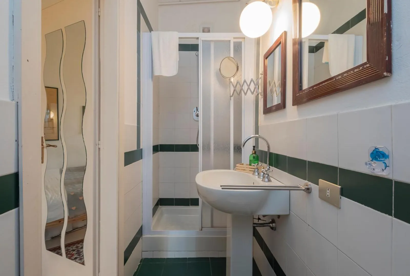 Xenia Apartments - Luminous Studio At Navigli Tram Theme Milano